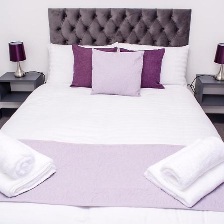 Homestay In Birmingham Sleeps 8 - Free Parking & Wifi ภายนอก รูปภาพ
