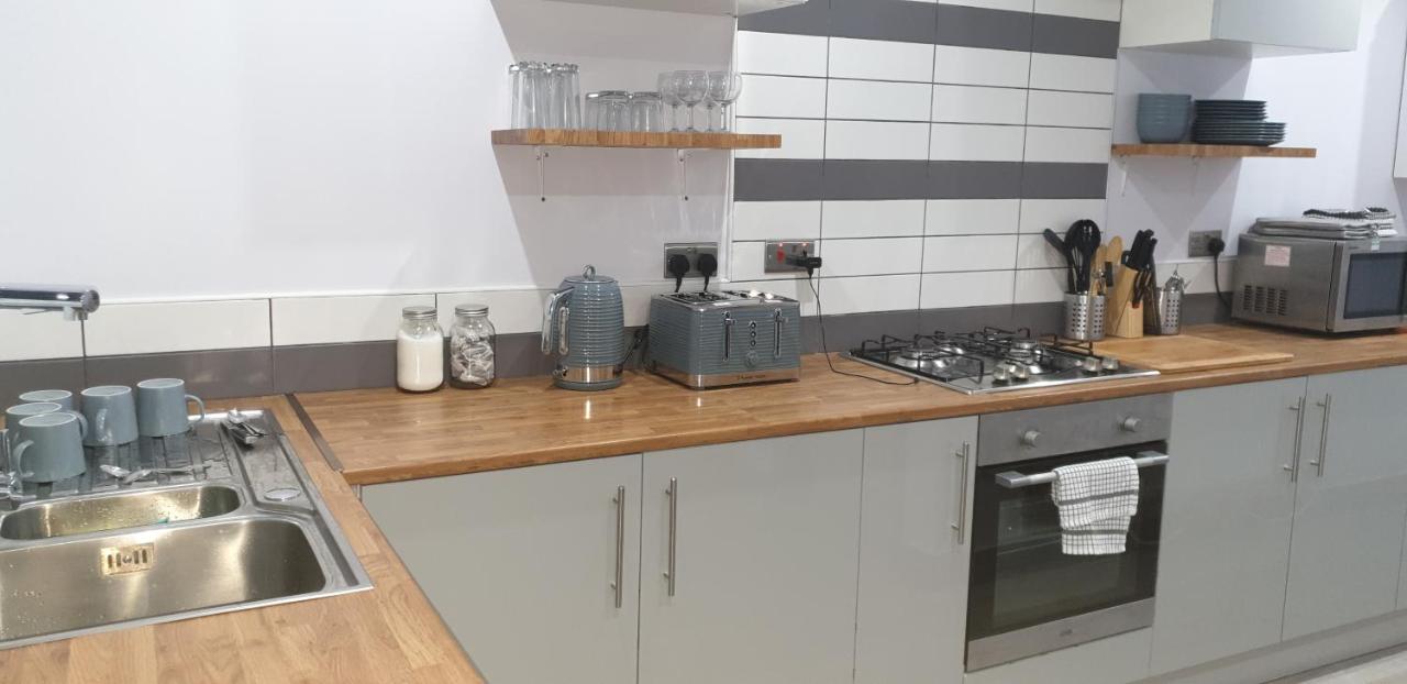 Homestay In Birmingham Sleeps 8 - Free Parking & Wifi ภายนอก รูปภาพ