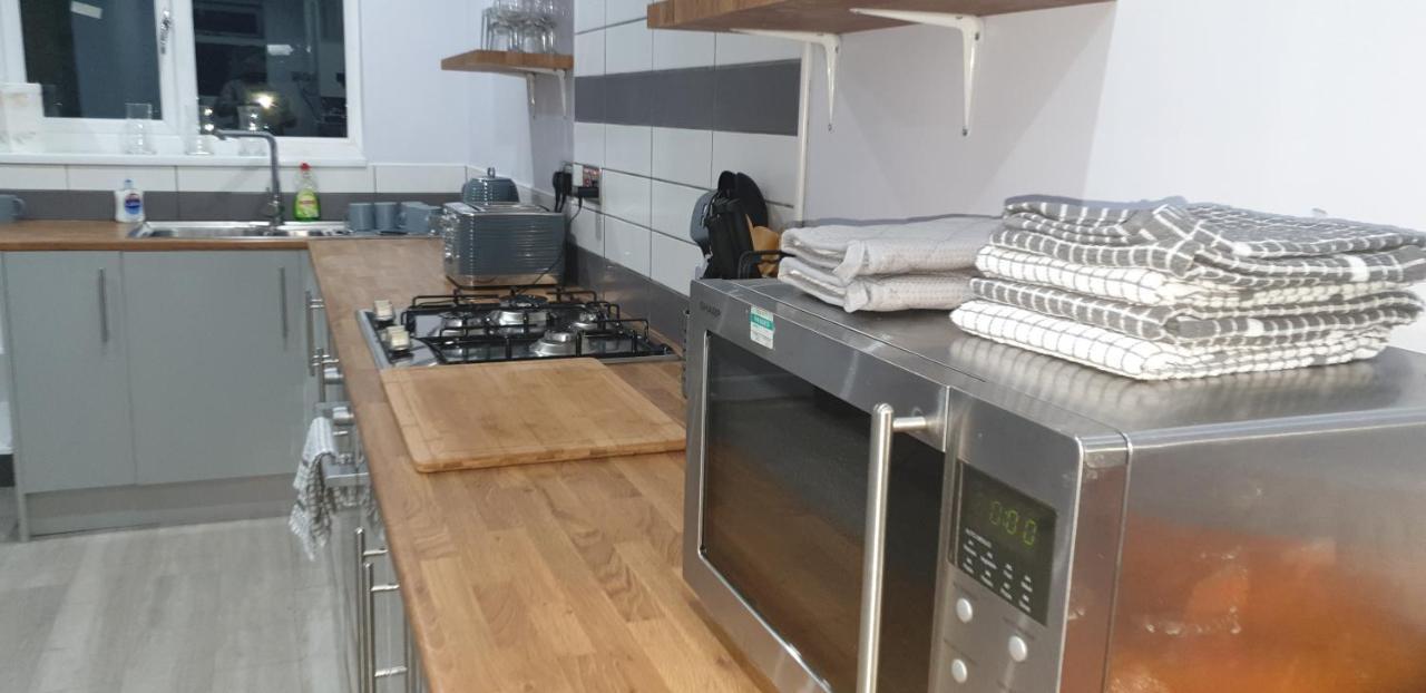 Homestay In Birmingham Sleeps 8 - Free Parking & Wifi ภายนอก รูปภาพ