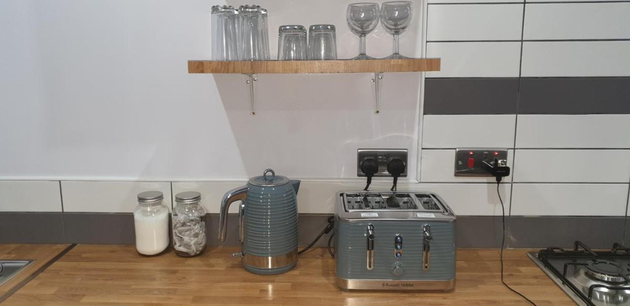 Homestay In Birmingham Sleeps 8 - Free Parking & Wifi ภายนอก รูปภาพ
