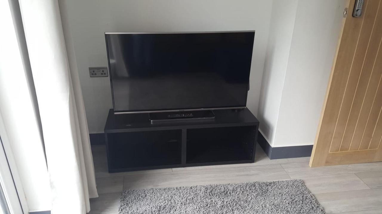 Homestay In Birmingham Sleeps 8 - Free Parking & Wifi ภายนอก รูปภาพ