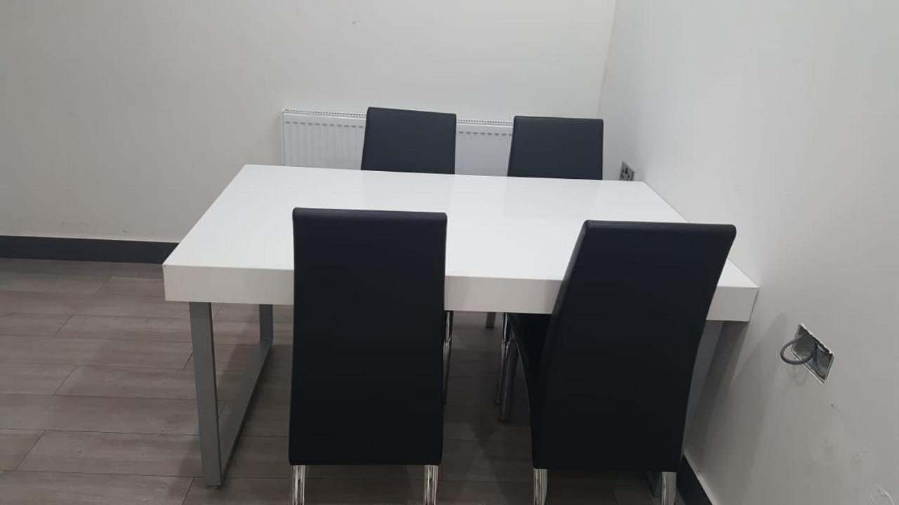 Homestay In Birmingham Sleeps 8 - Free Parking & Wifi ภายนอก รูปภาพ