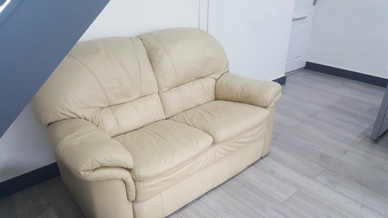 Homestay In Birmingham Sleeps 8 - Free Parking & Wifi ภายนอก รูปภาพ